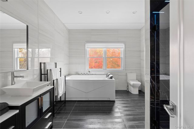 717 W Montauk Highway, Bay Shore, NY 11706