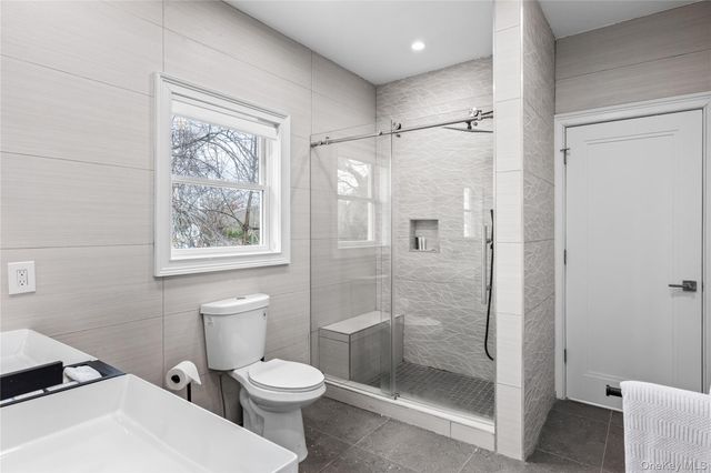 717 W Montauk Highway, Bay Shore, NY 11706