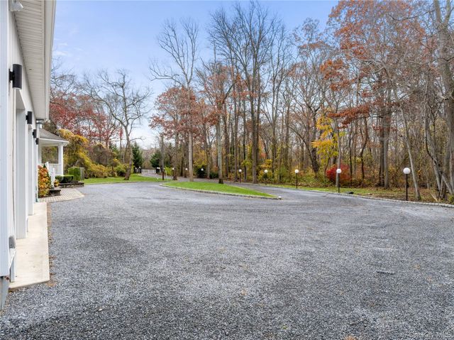 717 W Montauk Highway, Bay Shore, NY 11706