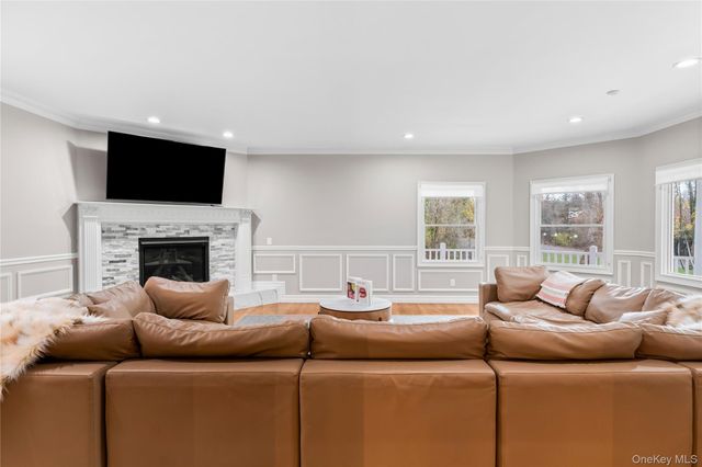 717 W Montauk Highway, Bay Shore, NY 11706