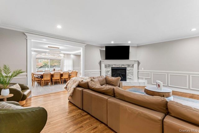 717 W Montauk Highway, Bay Shore, NY 11706