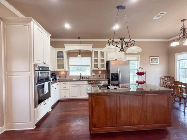 1611 W Fm 696, Lexington, TX 78947
