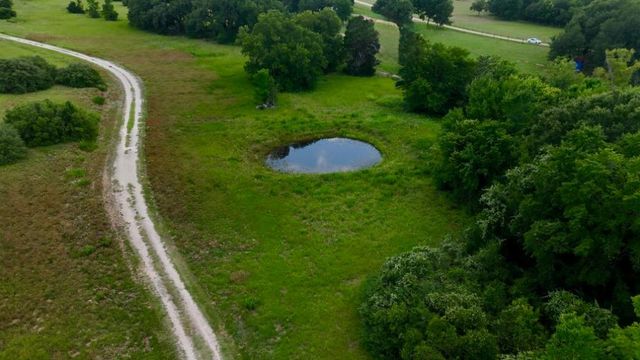 1611 W Fm 696, Lexington, TX 78947