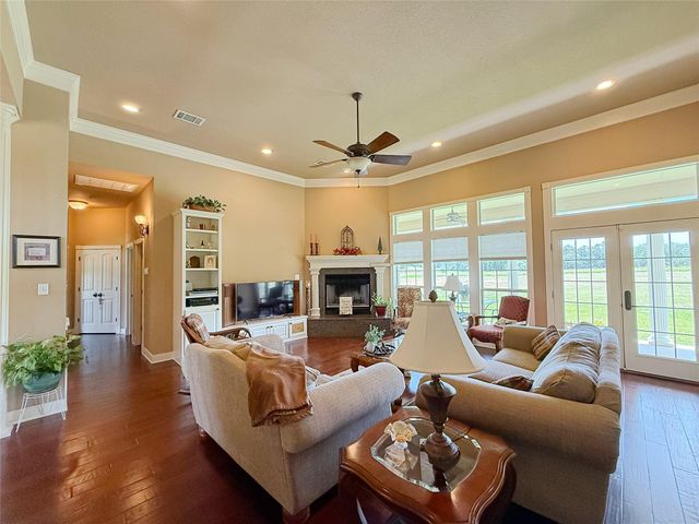 1611 W Fm 696, Lexington, TX 78947