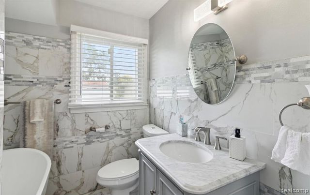 14266 Dixie, Redford, MI 48239