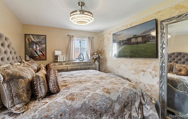 14266 Dixie, Redford, MI 48239