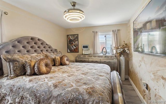 14266 Dixie, Redford, MI 48239