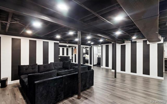 14266 Dixie, Redford, MI 48239