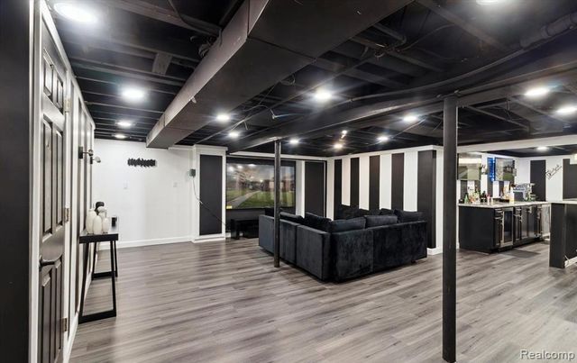 14266 Dixie, Redford, MI 48239