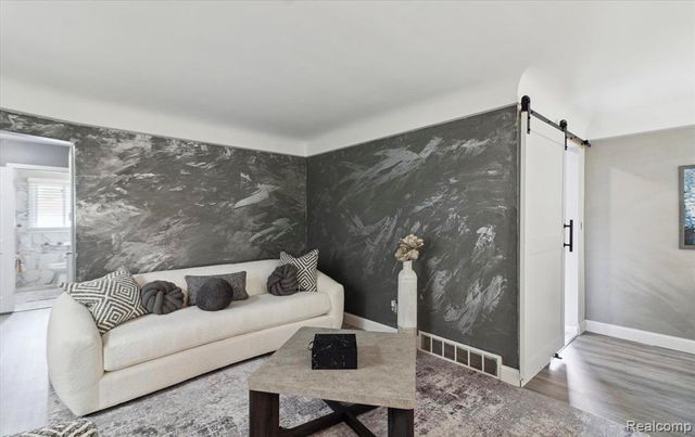 14266 Dixie, Redford, MI 48239