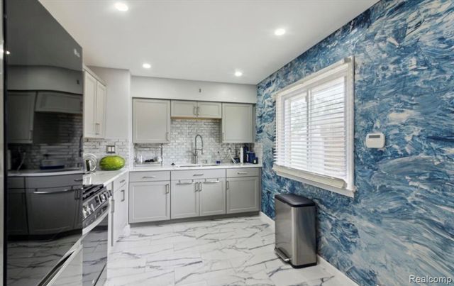 14266 Dixie, Redford, MI 48239