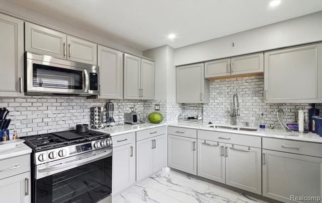 14266 Dixie, Redford, MI 48239