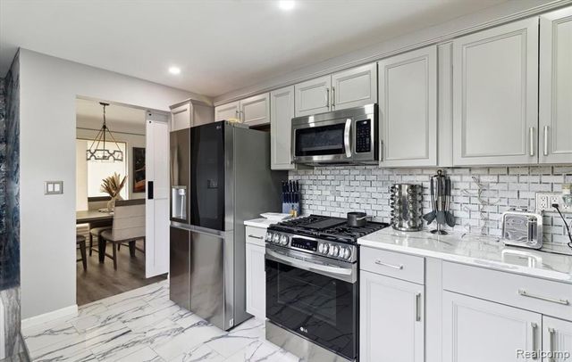 14266 Dixie, Redford, MI 48239