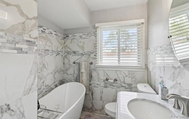 14266 Dixie, Redford, MI 48239