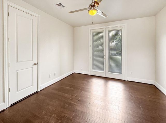 2003 Covent Garden Station, Houston, TX 77045