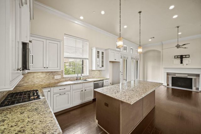 2003 Covent Garden Station, Houston, TX 77045