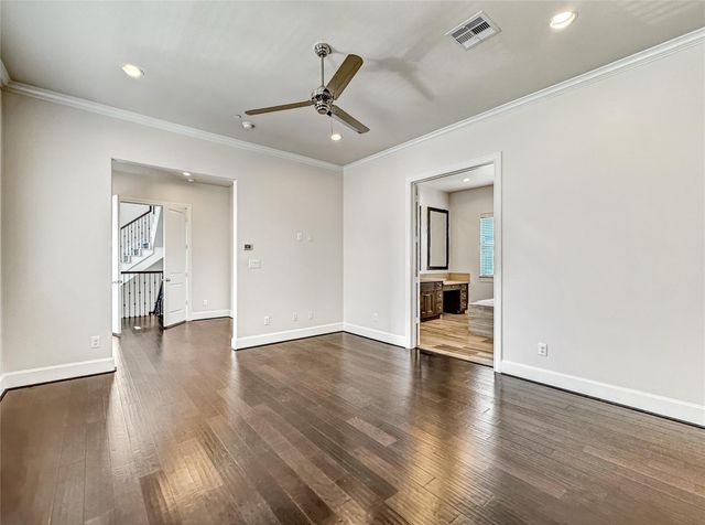 2003 Covent Garden Station, Houston, TX 77045