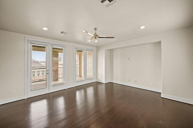 2003 Covent Garden Station, Houston, TX 77045