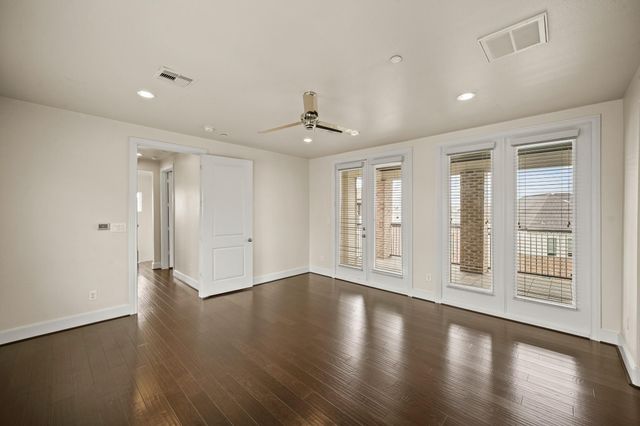 2003 Covent Garden Station, Houston, TX 77045