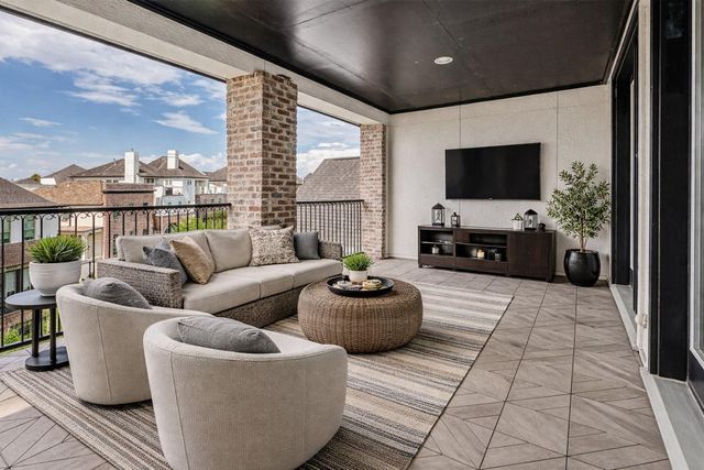 2003 Covent Garden Station, Houston, TX 77045