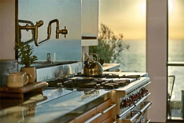 2665 Victoria Drive, Laguna Beach, CA 92651