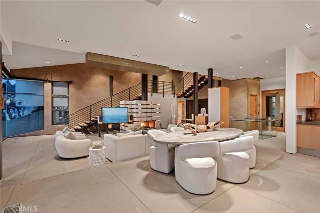 2665 Victoria Drive, Laguna Beach, CA 92651