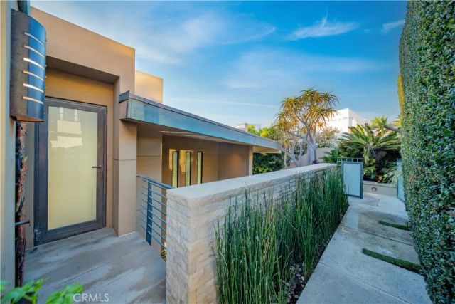 2665 Victoria Drive, Laguna Beach, CA 92651