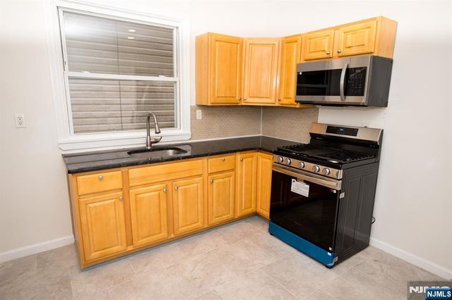 120 7th Street, Newark, NJ 07107