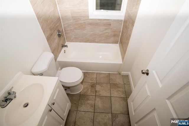 120 7th Street, Newark, NJ 07107