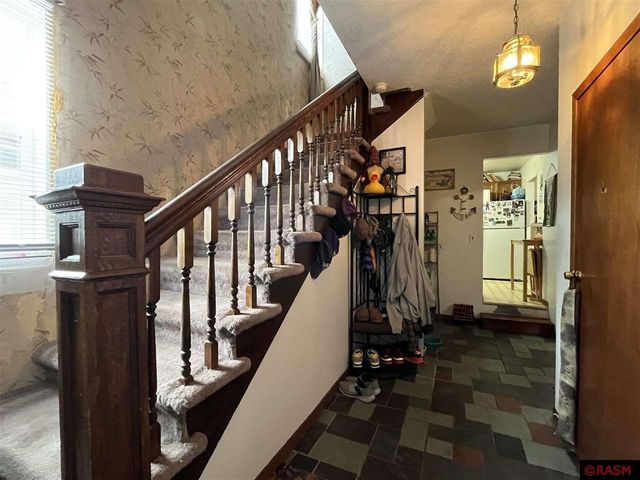 1014 N 8th Avenue, St. James, MN 56081