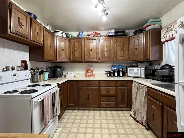 1014 N 8th Avenue, St. James, MN 56081