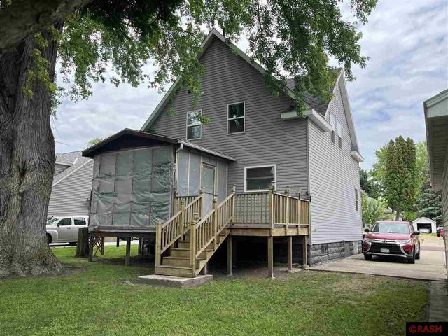 1014 N 8th Avenue, St. James, MN 56081
