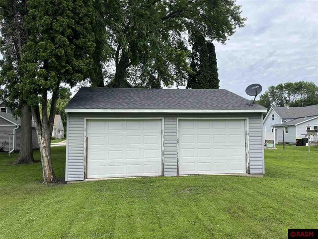 1014 N 8th Avenue, St. James, MN 56081