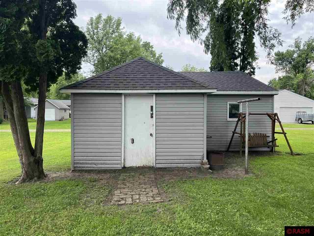 1014 N 8th Avenue, St. James, MN 56081