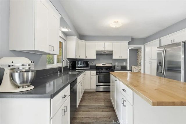 5500 Blanco Avenue, Woodland Hills, CA 91367