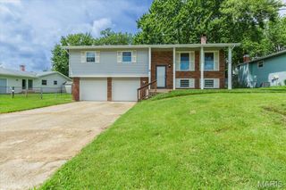 8 Wisteria Way, St Peters, MO 63376