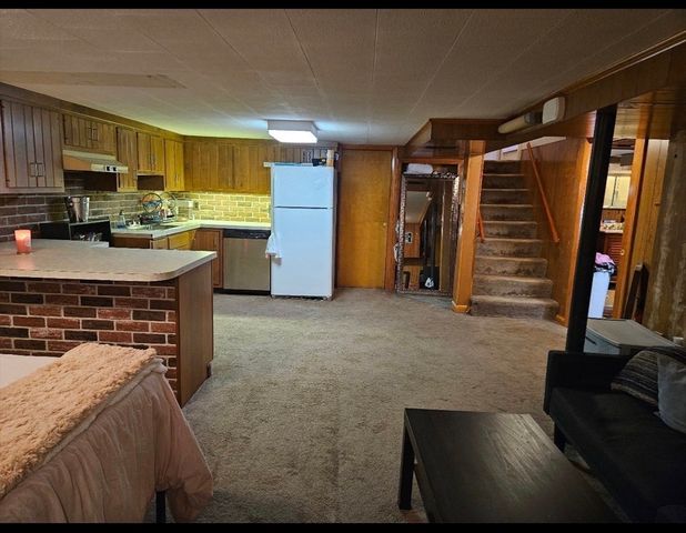 401 Whitlow St, New Bedford, MA 02746