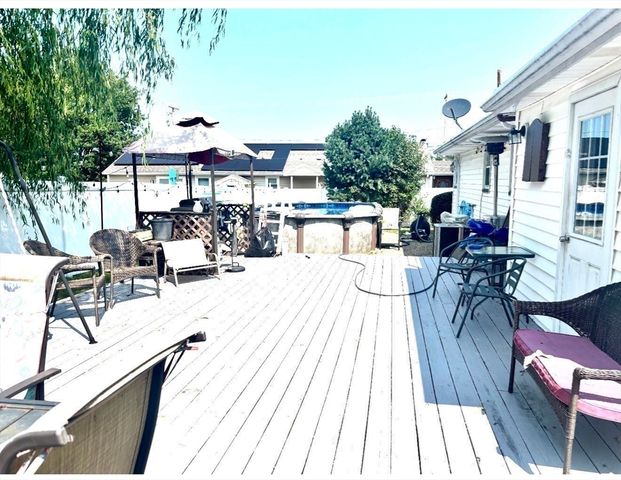 401 Whitlow St, New Bedford, MA 02746