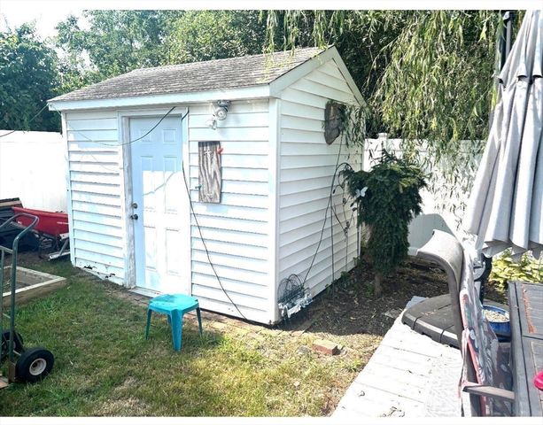 401 Whitlow St, New Bedford, MA 02746