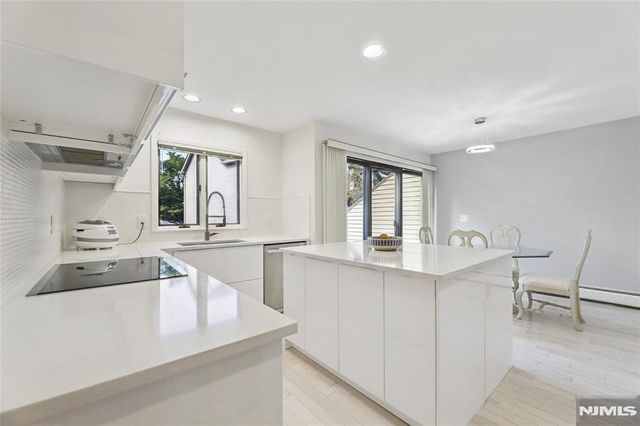 215 Beech Court T046, Norwood, NJ 07648