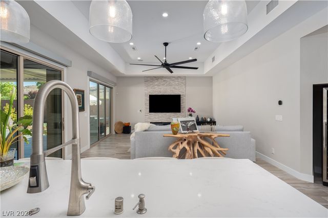 6720 IRON SQUARE Street, Las Vegas, NV 89148