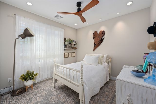 6720 IRON SQUARE Street, Las Vegas, NV 89148