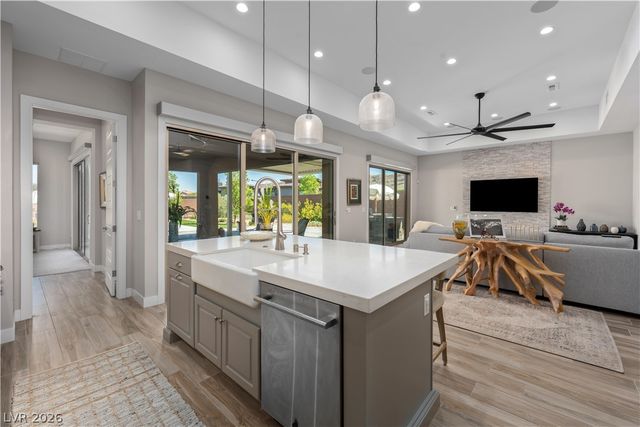 6720 IRON SQUARE Street, Las Vegas, NV 89148