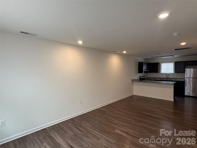 2021 Oakdale Road M, Charlotte, NC 28216