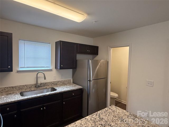 2021 Oakdale Road M, Charlotte, NC 28216
