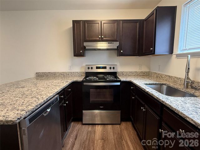 2021 Oakdale Road M, Charlotte, NC 28216