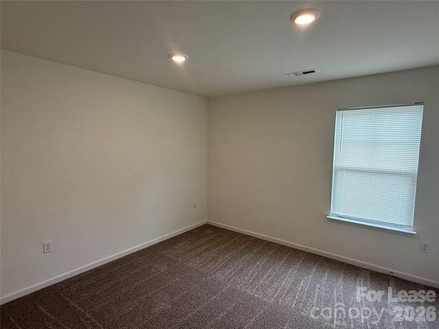 2021 Oakdale Road M, Charlotte, NC 28216