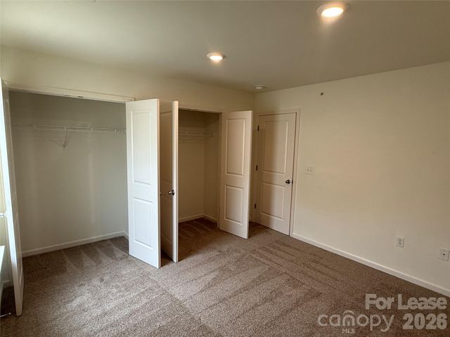 2021 Oakdale Road M, Charlotte, NC 28216
