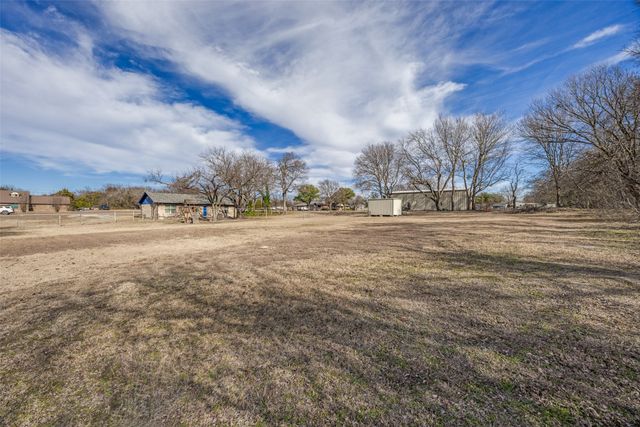 301 Pecan Street, Tom Bean, TX 75489