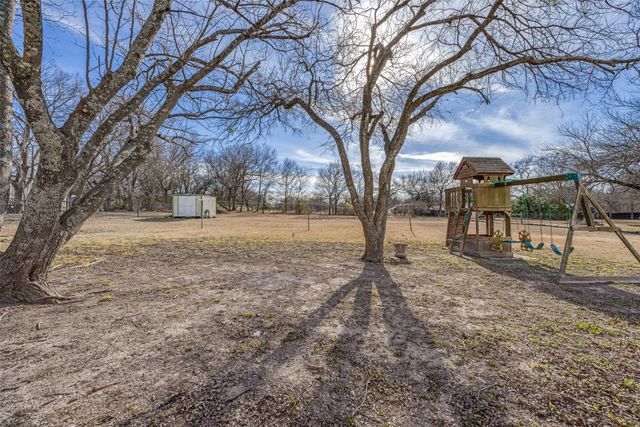 301 Pecan Street, Tom Bean, TX 75489